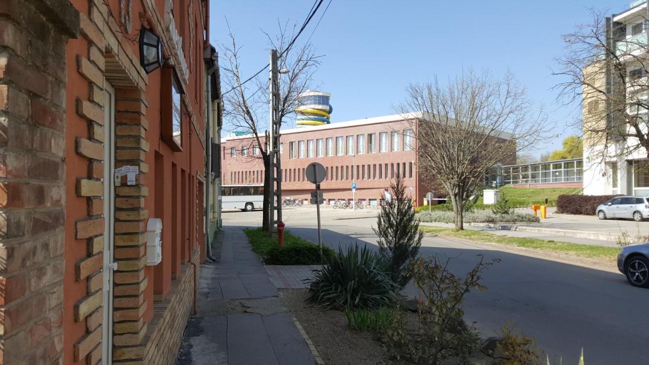 Aquarius Vendégház Szeged Exterior foto