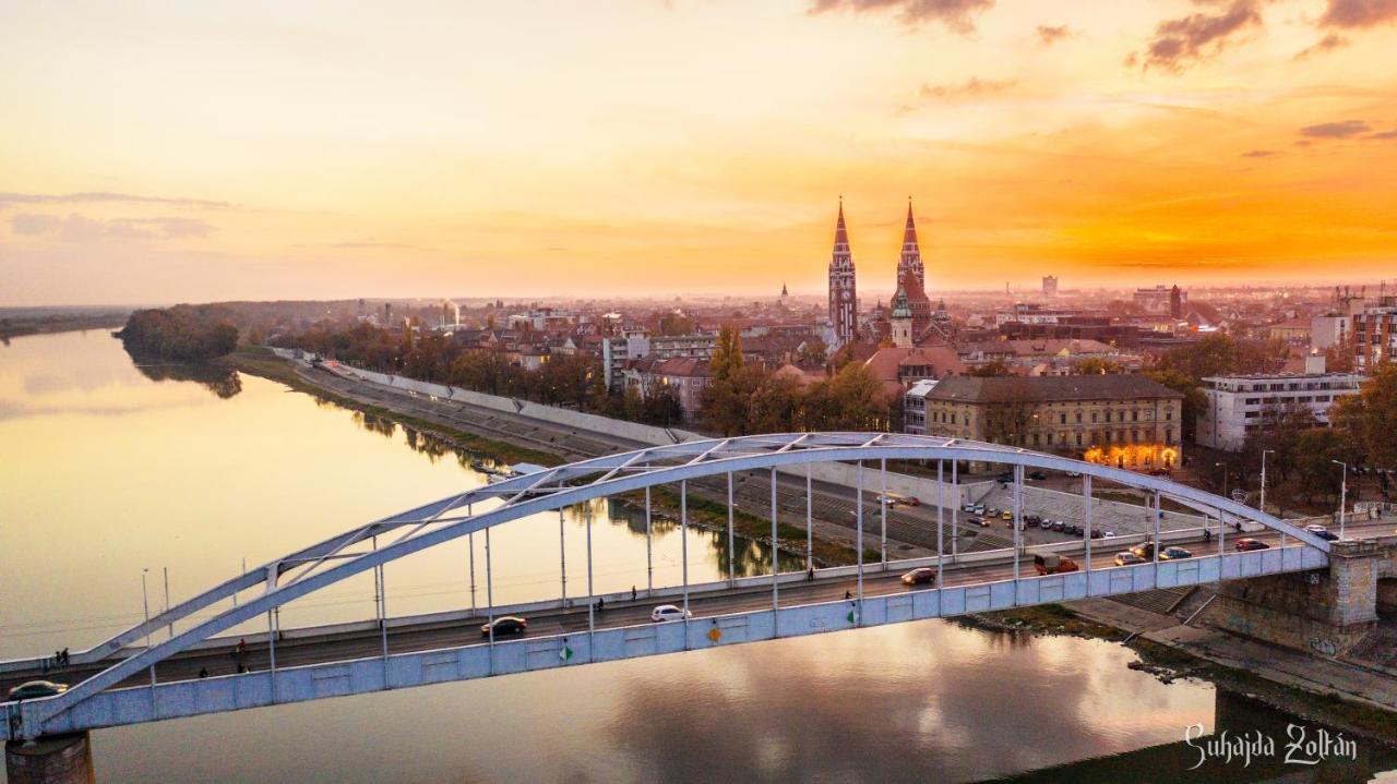 Aquarius Vendégház Szeged Exterior foto